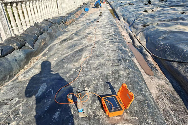 堤坝动物掏洞隐患防治新方法——堤坝管涌仪为堤防安全保驾护航